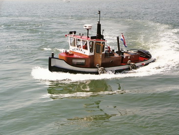 Barge, pontoon, yacht & boat towing